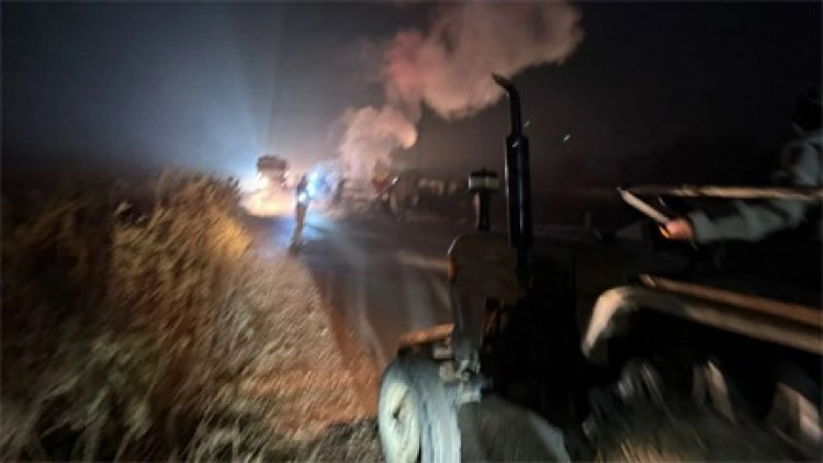 तेज रफ्तार कार ने युवक को कुचला, गुस्साए लोगों ने लगाई गाड़ी के आग