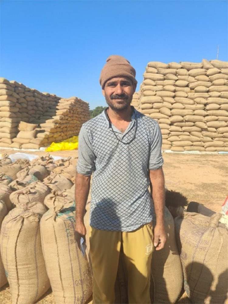 किसान शोभित राम ने बेचा 18 क्विंटल धान प्राप्त राशि से घर बनान में उपयोग