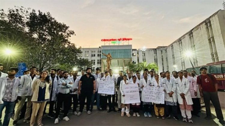 मेडिकल पीजी सीटों की नई नीति के विरोध में उतरे डॉक्टर और मेडिकल छात्र