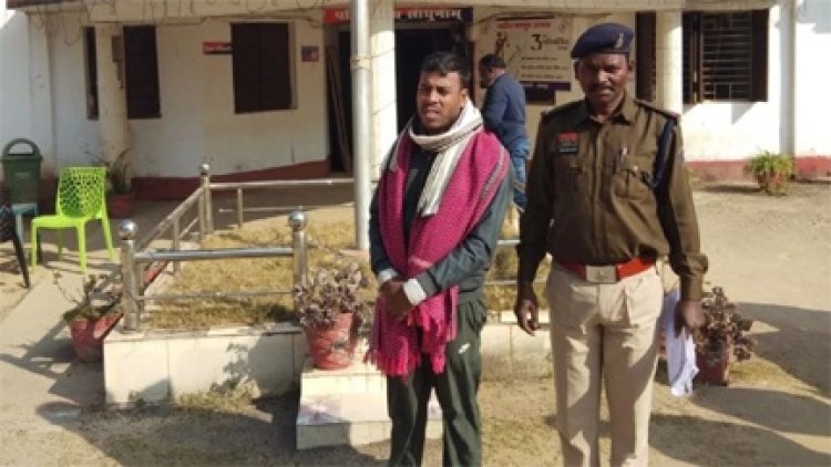 कलेक्टर ऑफिस में मिला 'फर्जी' जवान, महिला को लगाया दो लाख रुपये का चूना