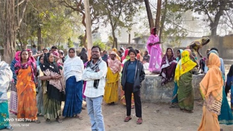 अवैध शराब पकड़ने गई आबकारी टीम को गांव वालों ने दो घंटे घेर कर रखा