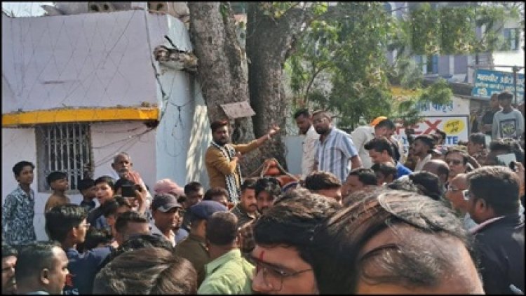 हनुमान मंदिर में तोड़फोड़ पर भड़का आक्रोश