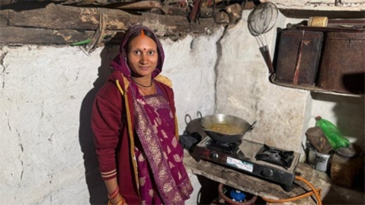 स्वच्छ रसोई, स्वस्थ परिवार: प्रधानमंत्री उज्ज्वला योजना का असर : मुंगेली के पूनम और बबीता को मिला गैस कनेक्शन, धुएँ से मिली मुक्ति