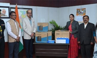 राज्यपाल डेका ने कस्तूरबा गांधी बालिका आवासीय विद्यालय को प्रदान किए पांच कम्प्यूटर