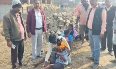 स्टंटबाजी के दौरान बाइक से उछलकर सड़क पर गिरे दो छात्र, हालत गंभीर