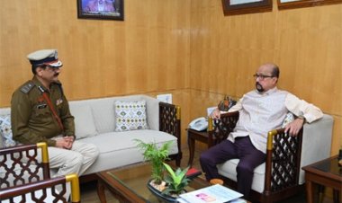 राज्यपाल डेका से नवनियुक्त पुलिस कमिश्नर शुक्ला ने की सौजन्य भेंट