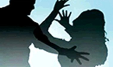 अलग रह रही पत्नी पर पति ने पेट्रोल डालकर लगाई आग, चेहरा झुलसा