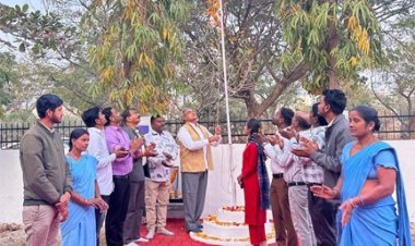 गणतंत्र दिवस पर छत्तीसगढ़ राज्य खाद्य आयोग के अध्यक्ष शर्मा ने किया ध्वजारोहण