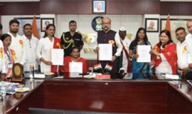 राज्यपाल डेका ने ब्रेल पुस्तक और ऑडियो बुक्स का किया विमोचन