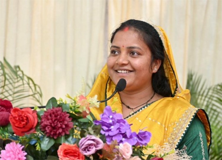 मंत्री लक्ष्मी राजवाड़े ने बालिकाओं को साइकिल वितरण कर बढ़ाया उत्साह