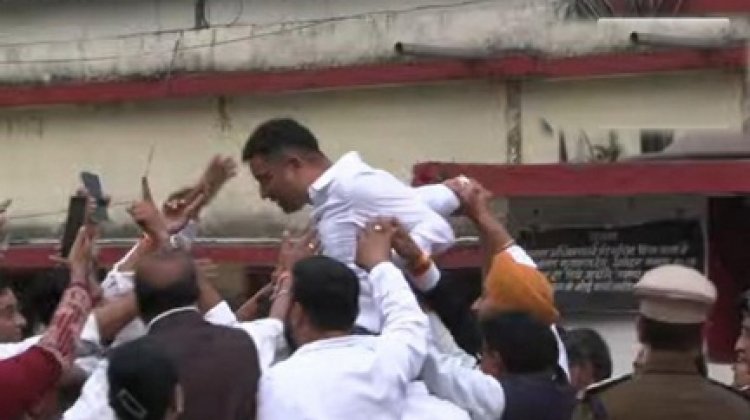 जेल से रिहा हुए चैतन्य बघेल, कांग्रेस कार्यकर्ताओं ने किया जोरदार स्वागत