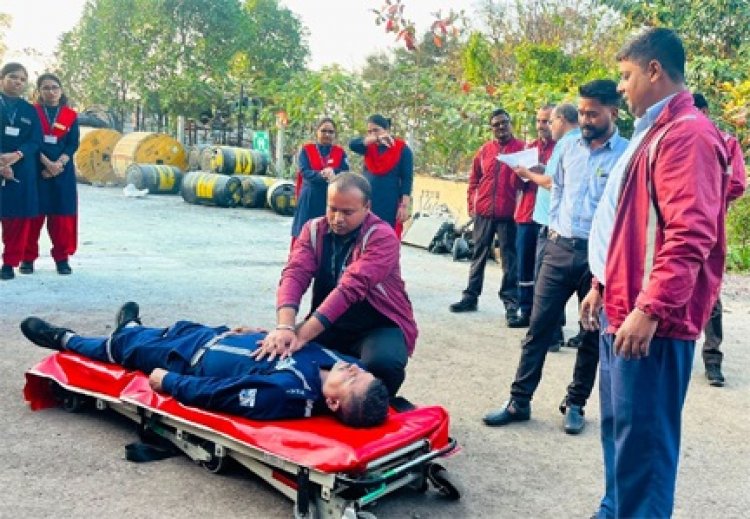 सड़क दुर्घटना में आपात स्थिति से निपटने मॉक-ड्रिल