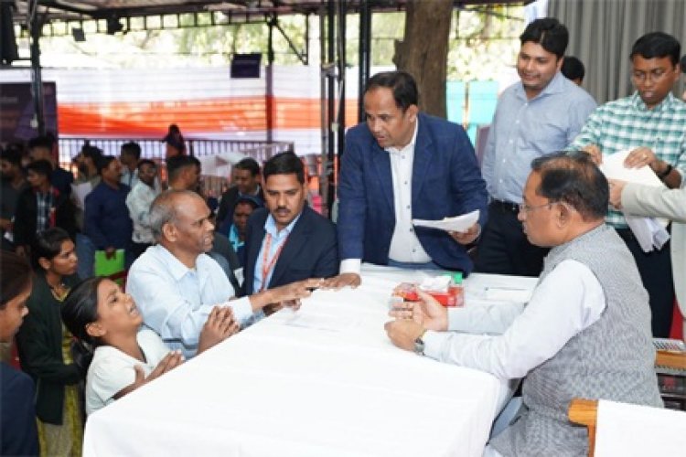 मुख्यमंत्री विष्णु देव साय के निर्देश पर लकवाग्रस्त महिला को तुरंत मंजूर हुए 5 लाख रुपए