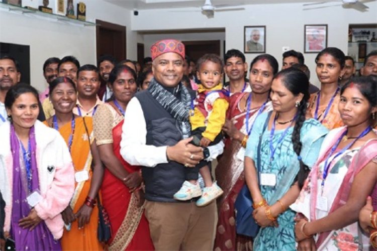 वनमंत्री केदार कश्यप से बीजापुर के पंच-सरपंचों ने की सौजन्य भेंट