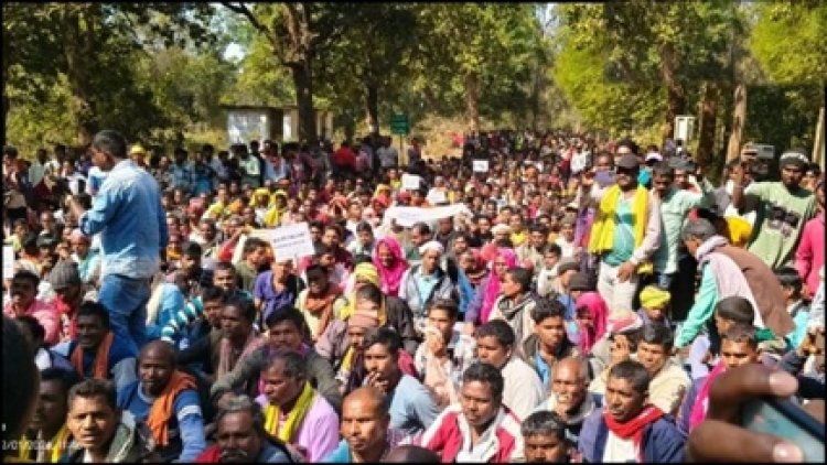 राशन-पानी लेकर नेशनल हाईवे पर बैठे हजारों ग्रामीण