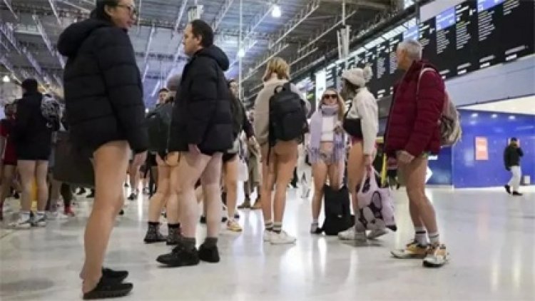 लंदन में बिना पैंट क्यों घूम रहे महिला-पुरुष