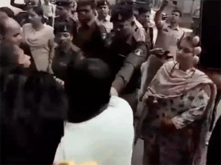 CAF कैंडिडेट्स का प्रदर्शन, पुलिस से हुई धक्का-मुक्की