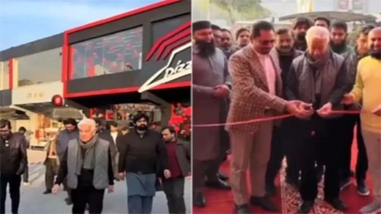 पाकिस्तान के रक्षा मंत्री ख्वाजा आसिफ की भारी फजीहत हुई है