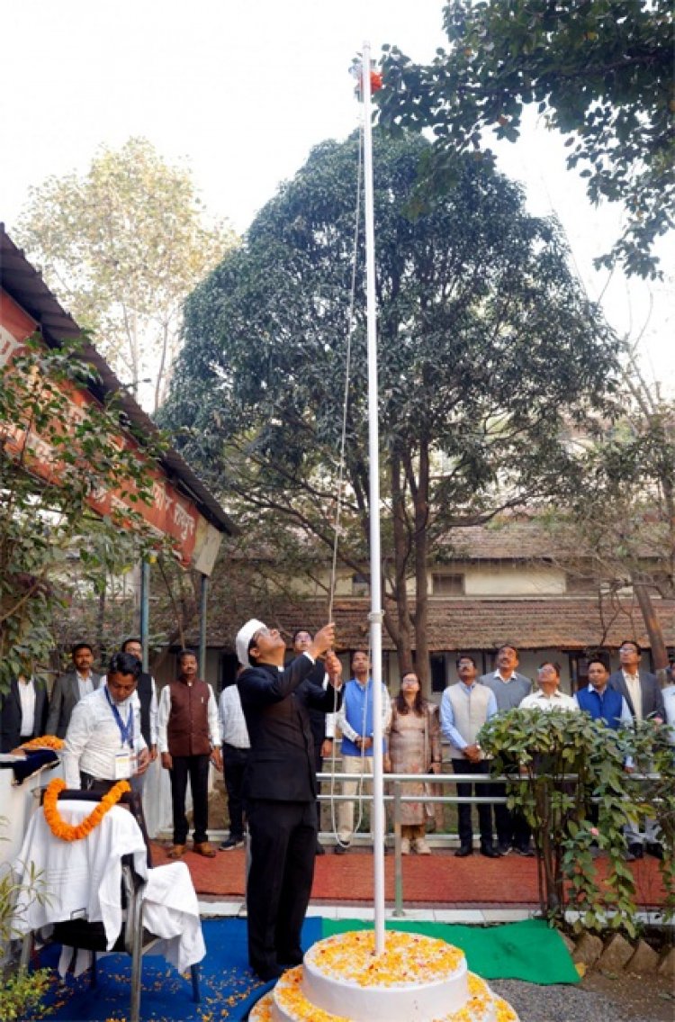 जनसम्पर्क संचालनालय में आयुक्त डॉ. रवि मित्तल ने किया राष्ट्रीय ध्वजारोहण