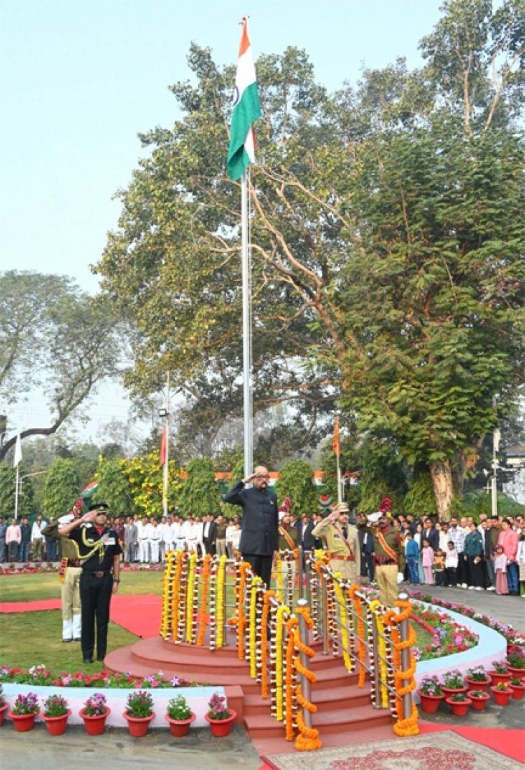 राज्यपाल डेका ने गणतंत्र दिवस के अवसर पर लोकभवन में राष्ट्रीय ध्वज फहराया