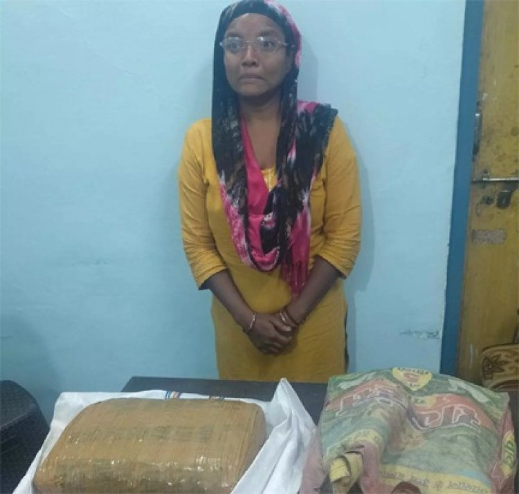 रायपुर: तेलीबांधा में गांजा बेच रही महिला गिरफ्तार
