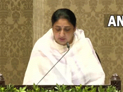 महाराष्ट्र की डिप्टी सीएम बनीं सुनेत्रा पवार, राजभवन में ली शपथ