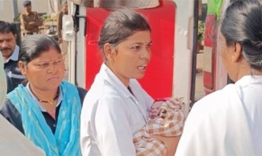 चलती ट्रेन में महिला ने दिया बच्ची को जन्म