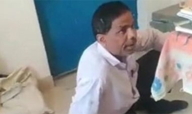 नशे में स्कूल पहुंचा हेडमास्टर, कक्षा में खुद पढ़ते रहे बच्चे