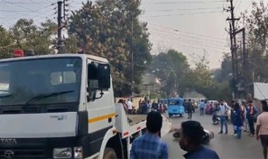 रायपुर सड़क हादसा: टो-गाड़ी की चपेट में आए स्कूल जा रहे भाई-बहन, एक की दर्दनाक मौत