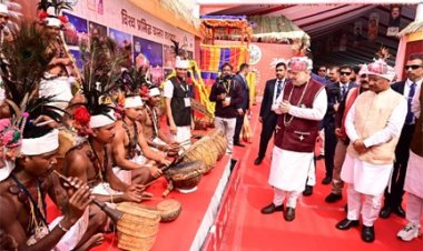 अमित शाह ने देखा बस्तर की जनजातीय विरासत का वैभव, विजेता दलों से मिलकर बढ़ाया उत्साह