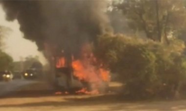 बलौदाबाजार से रायपुर आ रही बस में अचानक लगी आग