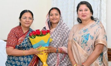 केंद्रीय महिला एवं बाल विकास राज्यमंत्री  सावित्री ठाकुर से मंत्री लक्ष्मी राजवाड़े ने की सौजन्य भेंट