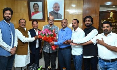 राज्यपाल डेका से अखिल भारतीय कुर्मी क्षत्रिय महासभा के प्रदेश अध्यक्ष ने भेंट की