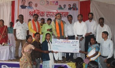 अंतागढ़ में श्रमिक सम्मेलन आयोजित, जिले के 7930 श्रमिकों को किया गया लाभान्वित