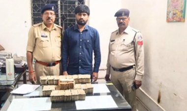 रायपुर में चेंकिंग के दौरान एक्टिवा सवार के पास थैले में मिला 75 लाख कैश, आयकर विभाग कर रहा जांच