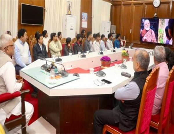 राज्यपाल पटेल बच्चों के साथ “परीक्षा पे चर्चा” कार्यक्रम में हुए शामिल