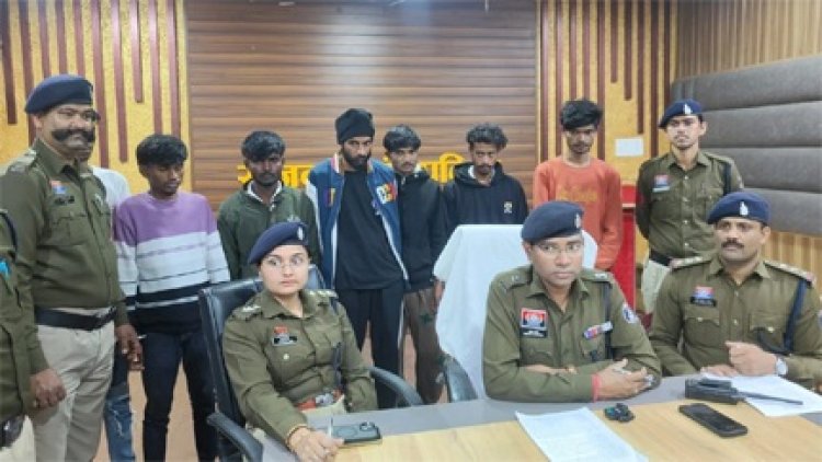 बंद गुमटी से नशे का कारोबार, सात आरोपी गिरफ्तार