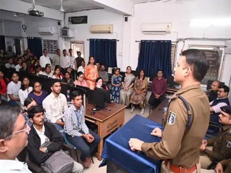 रायपुर पुलिस का संवाद अभियान, छात्रों से साइबर सुरक्षा और नशा मुक्ति पर सीधा संवाद