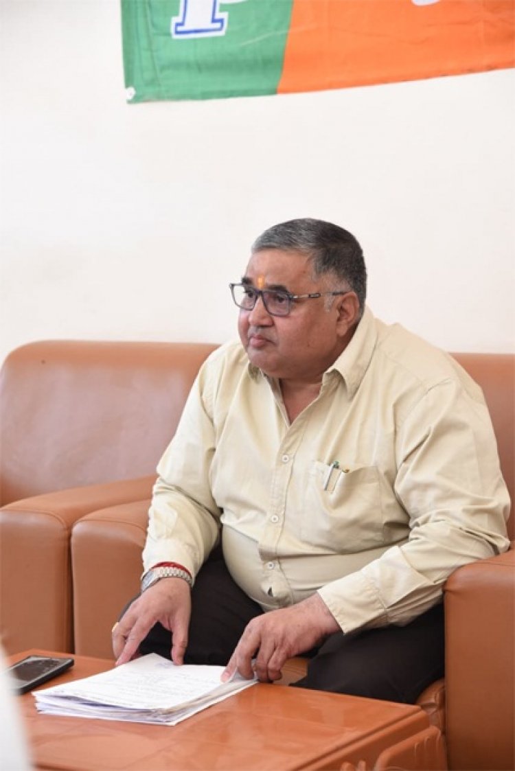 पर्यटन एवं संस्कृति मंत्री राजेश अग्रवाल ने लखनपुर में जनप्रतिनिधियों एवं नागरिकों से की भेंट