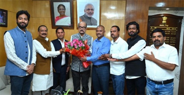 राज्यपाल डेका से अखिल भारतीय कुर्मी क्षत्रिय महासभा के प्रदेश अध्यक्ष ने भेंट की