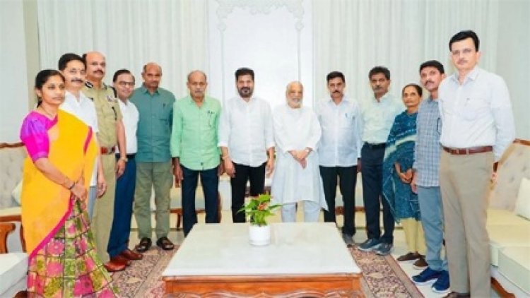 आत्मसमर्पण करने वाले माओवादी नेताओं ने तेलंगाना के सीएम से की मुलाकत