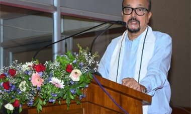 अपनी भावनाओं, दुख और खुशी को व्यक्त करने का सबसे सरल और सशक्त माध्यम हमारी मातृभाषा होती है- डेका