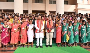 अबुझमाड़िया युवाओं ने अनुभव की लोकतंत्र की कार्यप्रणाली