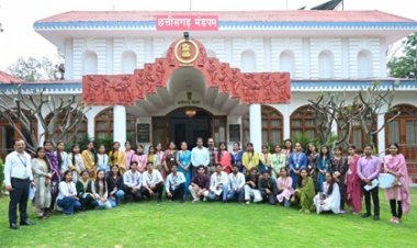 पहली बार महाविद्यालय के विद्यार्थियों ने किया लोकभवन का भ्रमण