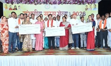 अब सड़कों पर दौड़ेंगी 'लखपति दीदी', विजय शर्मा ने महिला समूहों को दिए वाहन