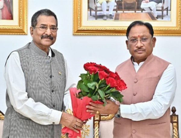 मुख्यमंत्री विष्णु देव साय से छत्तीसगढ़ राज्य पुलिस जवाबदेही प्राधिकरण के नव पदस्थ सदस्य राजीव श्रीवास्तव ने की सौजन्य भेंट