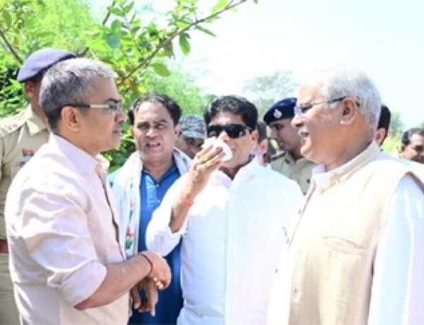 दुर्ग के समोदा गांव में अवैध अफीम खेती का खुलासा,पूर्व मुख्यमंत्री भूपेश बघेल ने खेत का निरीक्षण किया