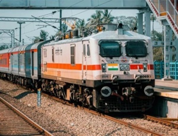 शादी और छुट्टियों के सीजन में यात्रियों की बढ़ेंगी मुश्किलें