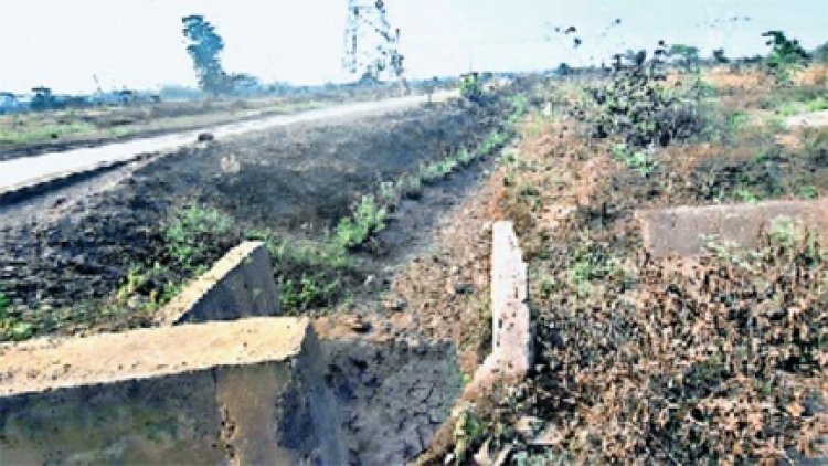 जमीन घोटाला, विधवा की जमीन का मुआवजा पड़ोसी को बांट दिया