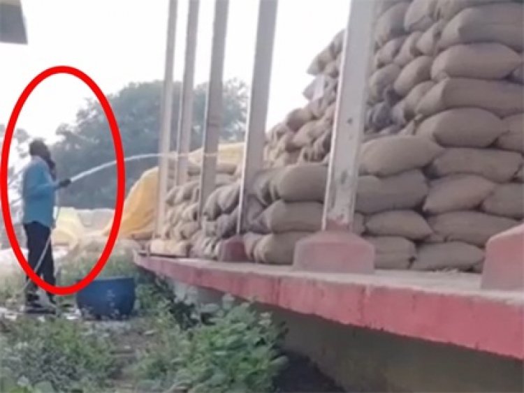 रायपुर में धान में पानी डालने का VIDEO सामने आया, ग्रामीणों में आक्रोश